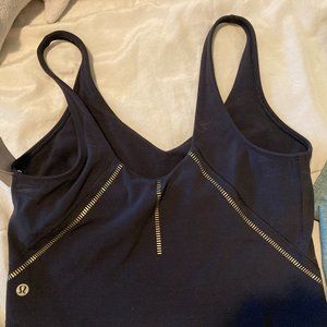 Lululemon size 10 crop top